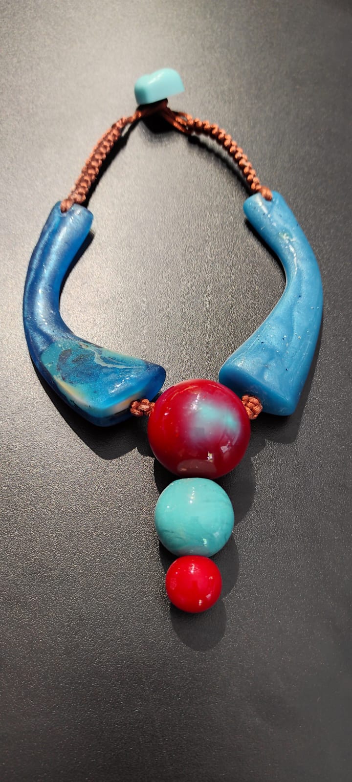 Maxi Colar Céu e Terra em azul e vermelho com cordão artesanal cobre